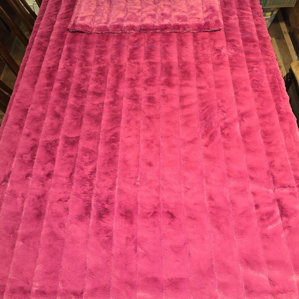 Sew Sweet Minky Design Vienna magneta Large Adult blanket and pillowcase